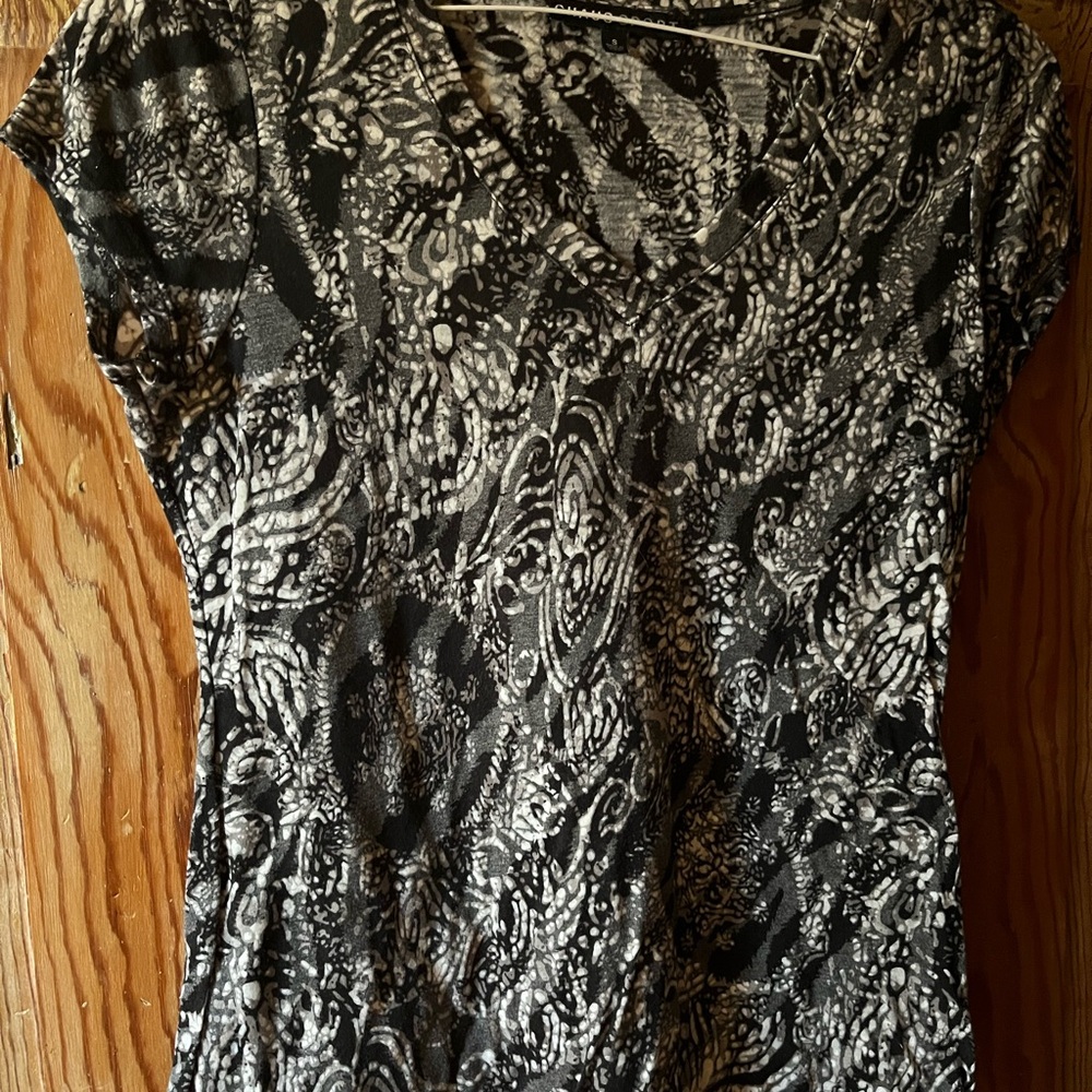 Elegant Black and White Short Sleeve Top